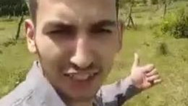 A ràgcsálò arcú Selim Etkar egy kutatòcsapattal keresi Köröskènyi Istvànt a határnàl (retro)