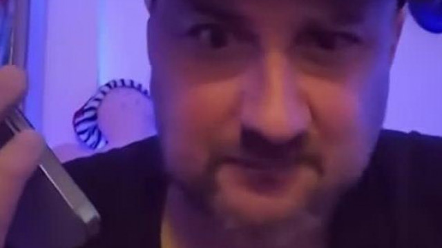 Alkesz Beszarimi Telefonbetyàrkodik: akciòs vibrátort akar rendelni egy kamu sztorit előadva