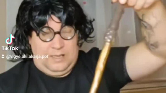 Subi Potter, a Bölcsek Kövére humort próbál idézni magának, de nem sikerül