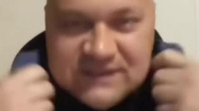 A vilàgbòl semmit fel nem fogò Szefòs Dömpityek most fedezte fel a "Blútúszos" fülhallgatòt
