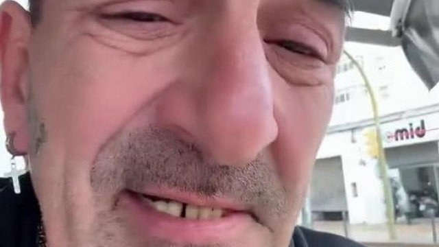 Tákynak aki nemrég még azzal flexelt, hogy narancsfák között sétál a napsütésben szétázott mindene és segítségért koldul