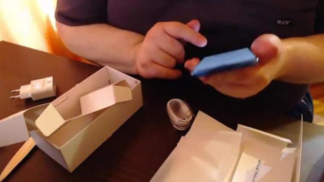 A Költekezés professzorának Molnár Babakocának Huawei P30 lite Unboxing videója (RETRO)