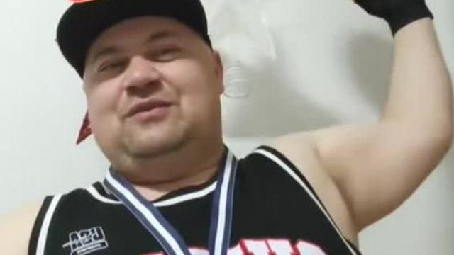MC bipoláris Dollàrjel ünnepi hangulatban majd hirtelen elkezd gyűlölködni mert nem dobnak a Magyarok