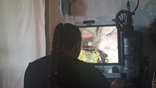 Ádám együgyű Mobilsz: Szabina CSGo-zik