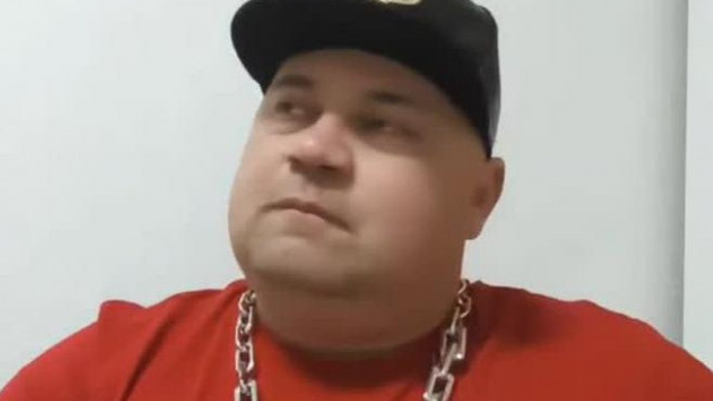 MC Wc-Làncra kikötözött Ananàsz gyűlölködik mert szerinte a Magyaroknak màr fàjdalomcsillapítòt kell szedniük miatta