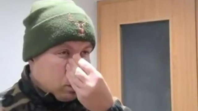 Büdös féreg Alex egy alapítvánnyal vetetné meg a lakókocsiját