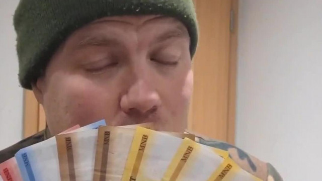 Alexa véletlen jó befektetést csinált, erre autista rohamot kap