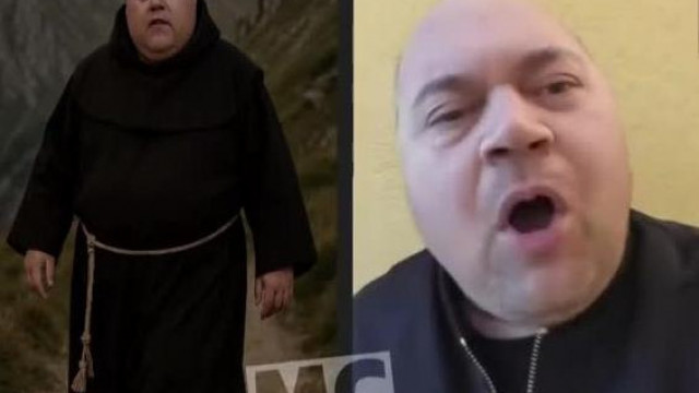 MC Elmebeteg szerzetes történèsz brutális idegrángások közepedte meséli, hogy ő jàrt az ősi Papnál