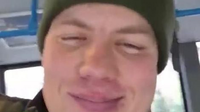 Szopólex likeok hiányában nem liveozó élője a buszról ostoba, hombár fejjel