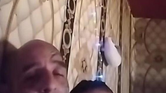 Erotika az òpàlyi Horrorviskòban: Zsòti kèri Maugli Ellát hogy ne àllítsa fel a f*szàt mert megy a live