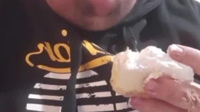 dagadt tibor megeszik 10 süteményt majd felkérdezi a nézőjét