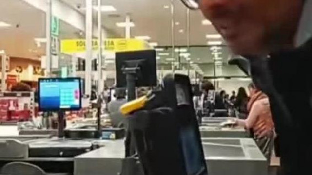 Brigittahò ès Koldus Szamosi egy Szupermarketben balhèznak mert nem tudjàk kifizetni az 562 euròs szàmlàt