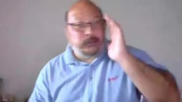 Záptojásfej dühös, mert előlhagyta a tepertőt, az állatai meg megkóstolták (retro)