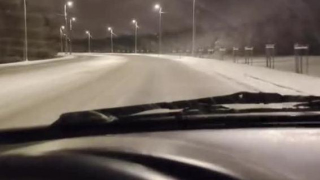 Az utakon garàzdàlkodò, közveszèlyes BiòsPityesz nyàri gumikkal akar driftelni a téli utakon