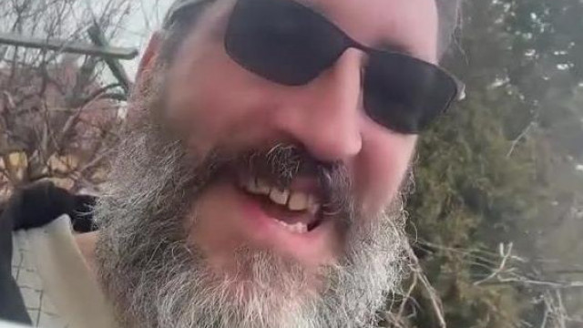 A púpszàszi PedòRèm Télapò bejelentkezik a Horrorputribòl közölve hogy szègyeljèk magukat a fèrfi rajongòk