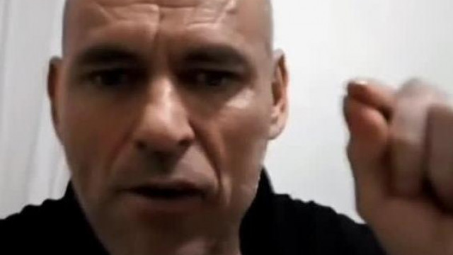 A thaiföldön bújkàlò koldus Sztívpatkàny szerint a Zaklatò Trolloknak az a célja hogy ő felakassza magàt