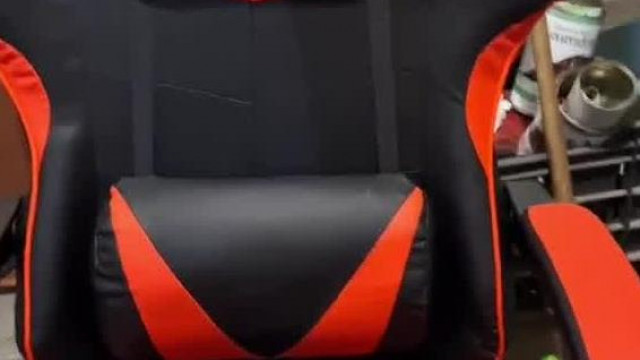 Vadász Gyula vett egy gamer széket