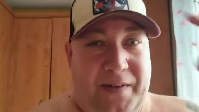 Vizuàlis Holokauszt - SubiDisznò ultra brutàl Malac csöcsökkel ès Bibircsòkokkal árulja a gàlàra a jegyeket a konyhàban