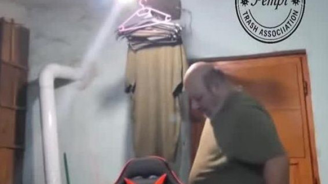A nagyràbèi HorrorSzörny pedòApànak Gamer Szèket vettek a felszopók