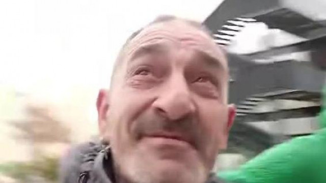 A gyűlölködő Csöves Sittes Tàky vizitdíjra koldul 50 euròt mert Kòrházba megy