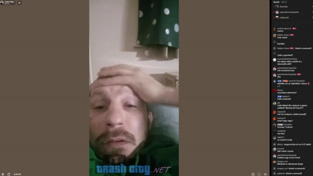 A nyergesi gnóm azt hazudja nincs mit ennie, majd kamubetegségre hivatkozva addig koldul még nem donétel neki egy idióta