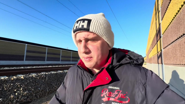 Kufár siránkozik mert csúnya a zajvédő fal és a gonosz trollok graffitiben üzentek neki