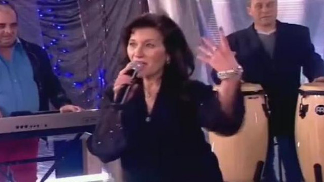 A szürreális pillanat, amikor Pikácsu Nancy Sinatranak gondolta magát