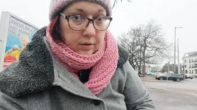 MázsaMondó Bariadd hó okozta közlekedés elakadásról beszél , de a háttérben akadálytalanul mennek a járművek