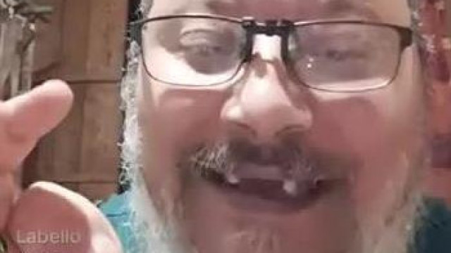 A munkakerülő pedofil, Gyuluska megpróbálja elmagyarázni, hogy ő nem koldus