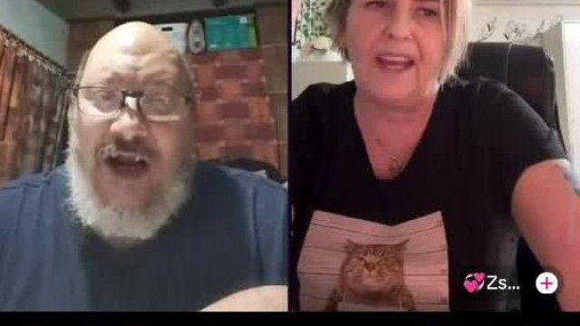 A csak kisfiúkat imádó Tojás szopatással "bókol" pedofilsimogató felszopójának