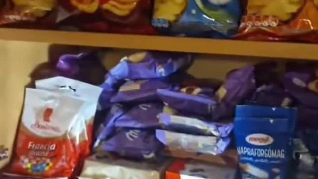 Subimalac Brutàlis mennyisègű dugi édessège - a Malac azt hazudja hogy Timike tartalèkolja a sok nasit