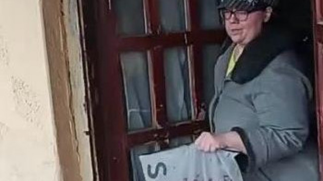 Bariadd előjön a romos cukorfinomítóból és kidobja a félelmeit