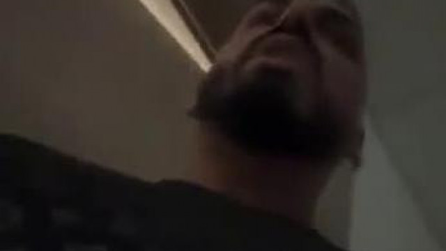 Társadalmi selejt Radics köpköd és gyilkolási rohamot kap arab szomszédját látva +haverja a szerelme