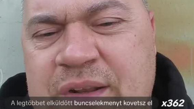 Kolduskényi Hajléktalant falhoz szorulva lájvol, majd szájzárral kilép, mert nem dobnak