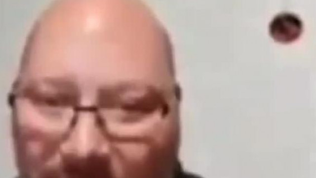 Tojásfejű Gyulának szórakozik a netje   D
