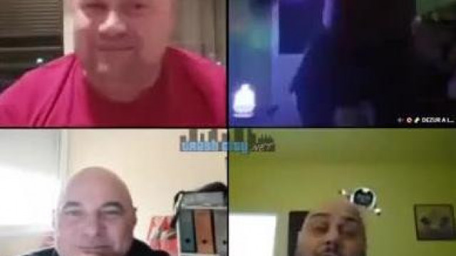 Az undorító Dezur élőben tele fossa a wc papírt majd mutogatja MC Fekáliának és a Léghajósnak