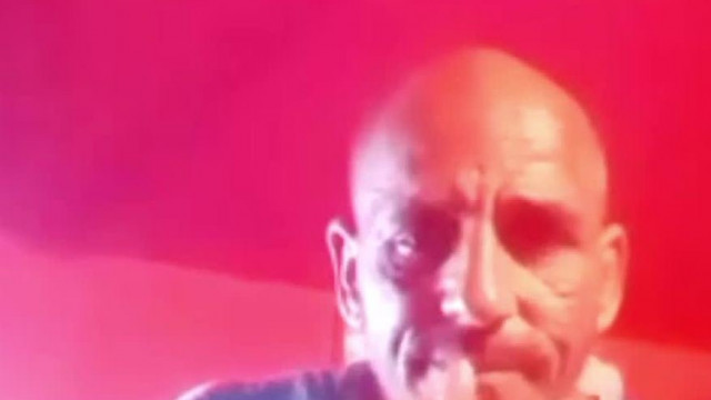 Bizarr TikTok Életkép - Nájk Zsolti a TV-ről AI mulatós zenéket játszik és ordítja túl azt.