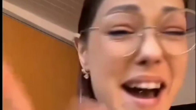Az Onlyfans-es Pszichò koldus Lotyò Kinga szereti nyelni a f*szt ès az a legjobb ha a gyomràig leèr