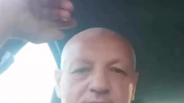 Skizofrén cigány Barát Zoli bicskával hadonászik a lefingott Citroënben (2026.03.13)