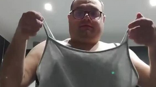 A mikropéniszes pedo Yaboku dögkút gyomorral női ruhákban vergődő válogatás videók