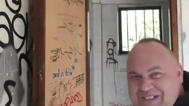 Hajléktalankènyi fogatlan Pocokvigyorral beköszön - Pista bàcsi szívesen aludna egy Wc-ben