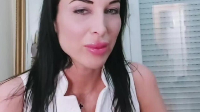 A Lelakott Marilyn Manson fejű Alexa szerint nem baj ha egy Fèrfi 5 perces mert a màsodik kör Csattogòs lesz