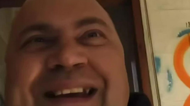 Ide jutott MC Isti? - Büdöskènyi Pista Bàcsi gyanús Wcből vigyorogva bejelentkezik gyogyòs pocokvigyorral