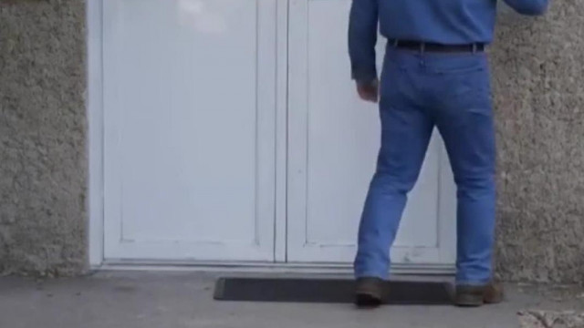Chuck Norris felcsenget a Gàlffyn bújkálò Mamahotelben héderező MC Istihez (A.I. paròdia)
