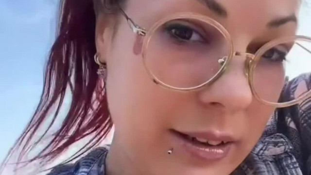 Skizo Kinga sírni tudna - ràköszönt egy idős nèni Spanyolban ès persze itt is a Magyarok a hibàsak