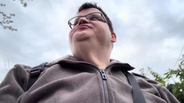 Zacskóstej szimulátor fejű Molnár kiki hümmög a semmiről