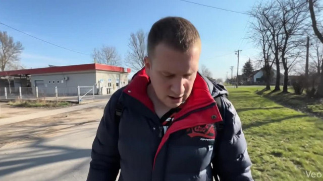 Kufár pénzkeresési szokása (AI paródia)