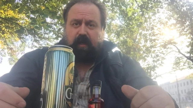 Rucu bá kamera és olcsó szódavíz ízű sör tesztje tüskével. retro