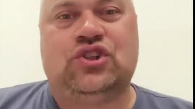 MC Miniszterelnök  elkezdett politizálni, mert jött a pénz a Fidesztőll