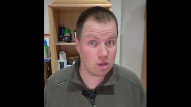Redvás szájú csöves Alex rajongói emailt kapott.